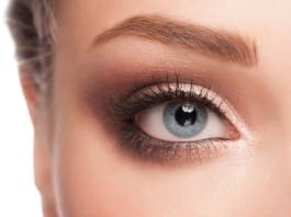 Trucos para hacer crecer tus cejas en tiempo récord