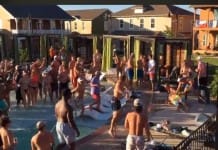 Tomando el sol tranquilamente en la piscina y paso esto pelea texas