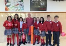 La emocionante despedida a un profesor tras su jubilación Colegio Los Naranjos Profesor Jubilado